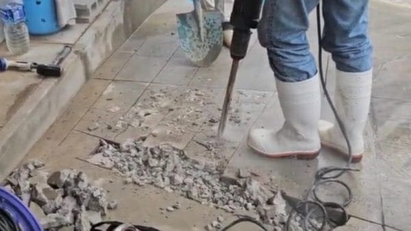 車庫の高さを下げる工事を行いました！